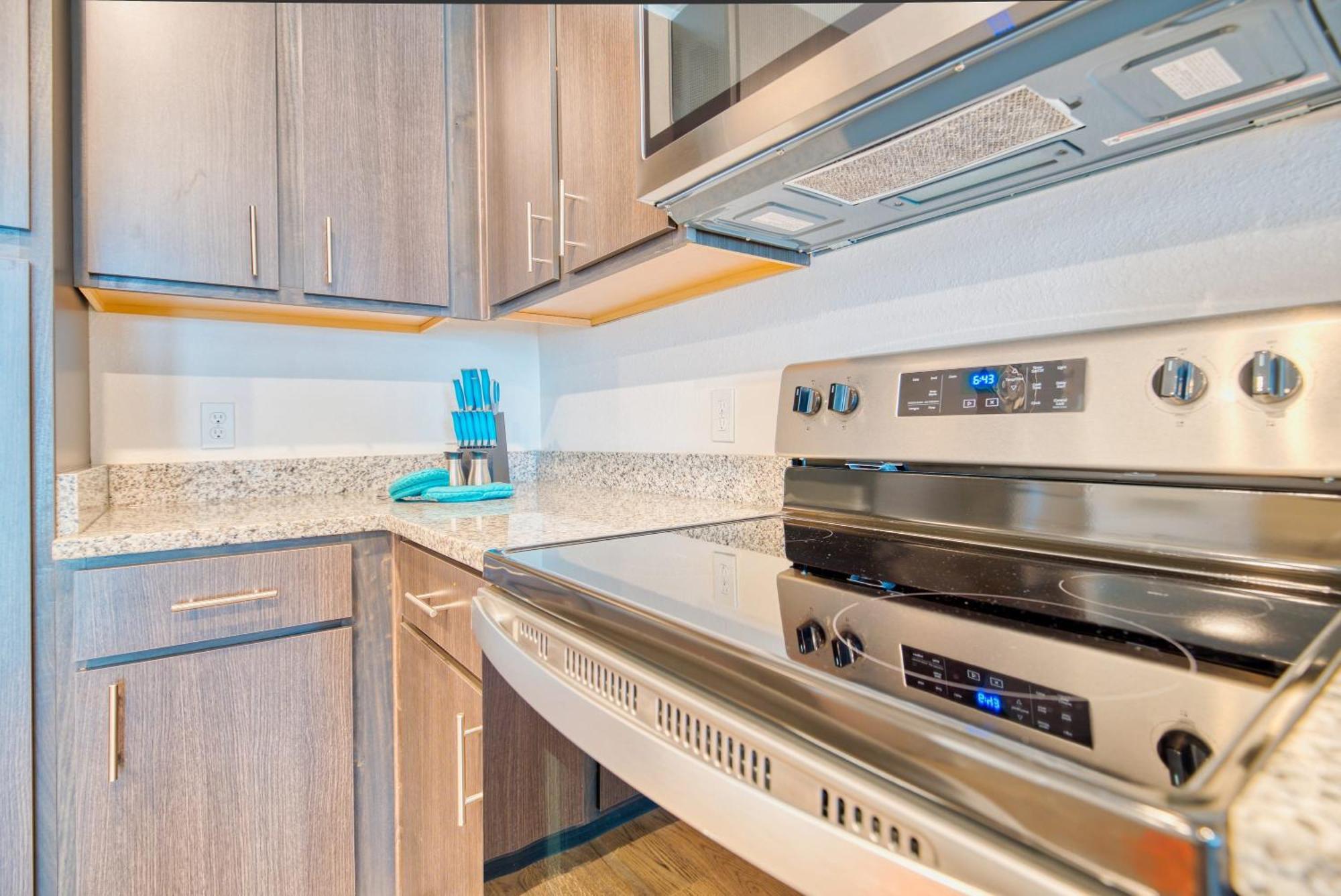 Deluxe One Bedroom Apartment Гейнсвилл Экстерьер фото
