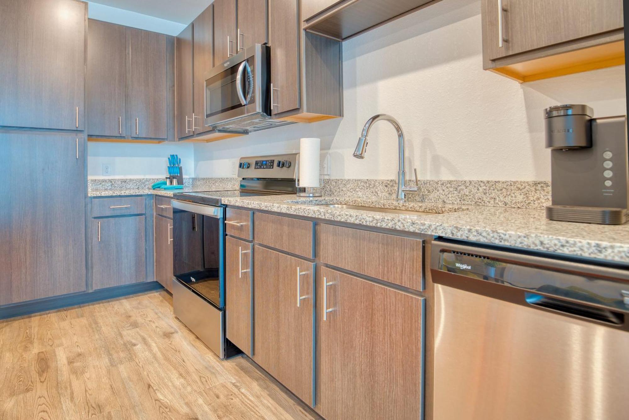 Deluxe One Bedroom Apartment Гейнсвилл Экстерьер фото